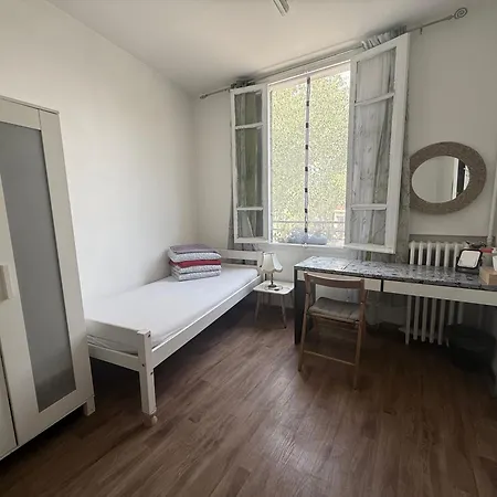 Paris Kiffe Hostel *